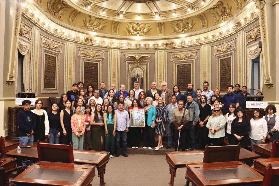 Entregan en el Congreso del Estado la Presea “Manuel Reigadas” a la escritora Amaranta Leyva