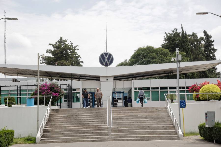 Sindicatos de M&eacute;xico y EU respaldan a trabajadores de Volkswagen Puebla ante amenaza de huelga