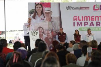 Entrega Pepe Chedraui m&aacute;s de 7 mil despensas en Romero Vargas