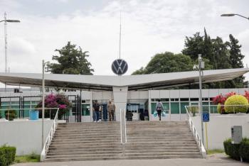 Sindicatos de M&eacute;xico y EU respaldan a trabajadores de Volkswagen Puebla ante amenaza de huelga