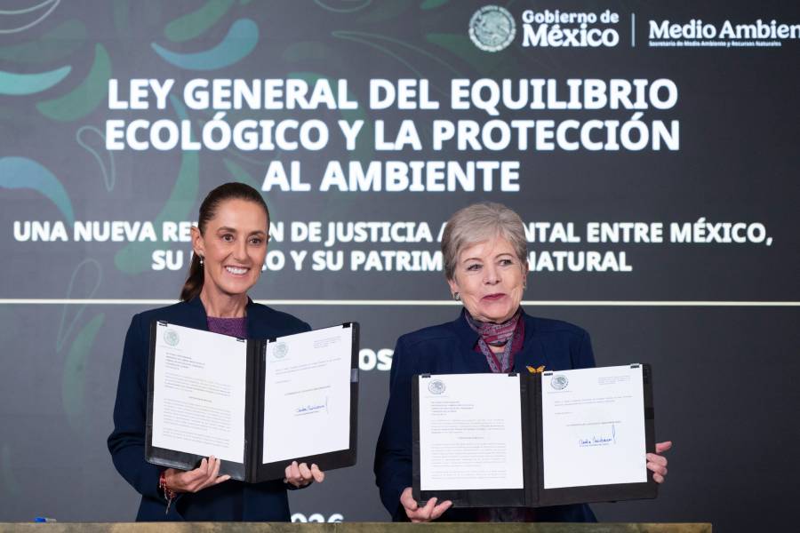 Sheinbaum firma iniciativa para crear nueva Ley General de Protecci&oacute;n Ecol&oacute;gica y Justicia Ambiental