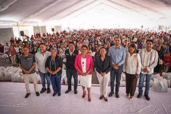 Omar Mu&ntilde;oz respalda a mil 500 familias con apoyos alimentarios
