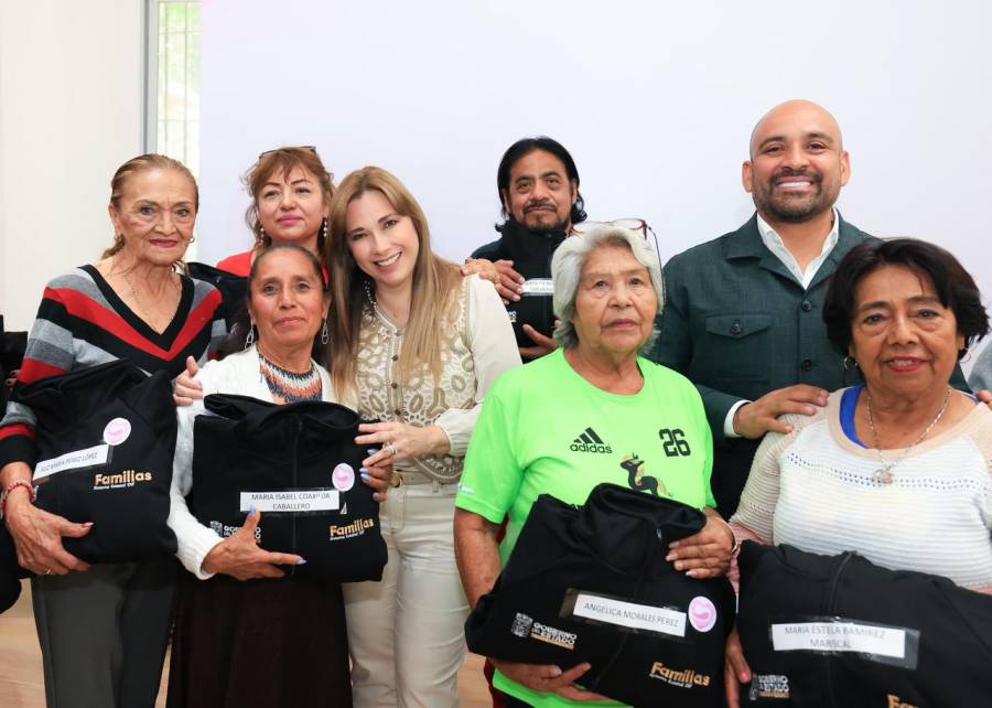 Puebla, lista para las Olimpiadas de Oro 2026; Ceci Arellano entrega uniformes a delegaci&oacute;n estatal
