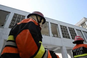 Mueren 14 bebeacutes por un incendio en un hospital de Pakistaacuten