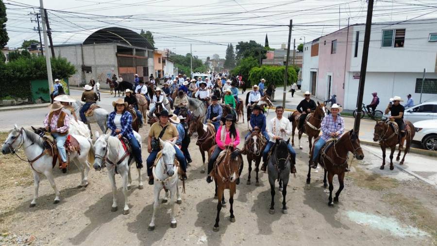 Tonantzin Fern&aacute;ndez da inicio a las celebraciones de la Feria Milenaria con tradicional Cabalgata