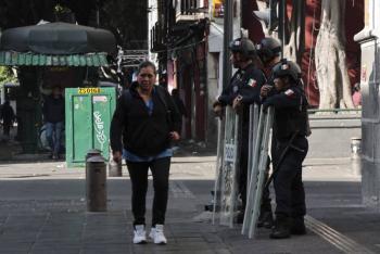 Operativo retira ambulantes y franeleros del corredor 5 de Mayo en Puebla