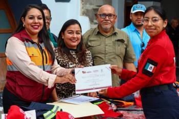 Tonantzin Fern&aacute;ndez dignifica y reconoce la labor del cuerpo de Bomberos de San Pedro Cholula
