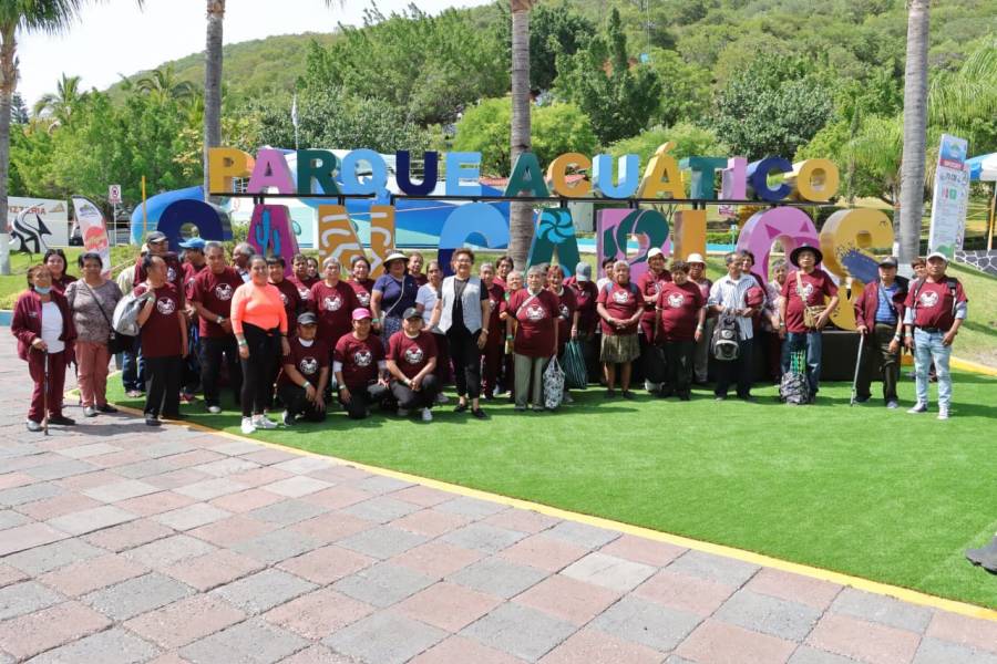 Tere Alfaro acompa&ntilde;a a m&aacute;s de 600 adultos mayores al parque acu&aacute;tico