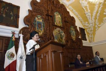 Entrega Rectora Lilia Cedillo reconocimientos a la primera generaci&oacute;n de egresados de la FACUFI