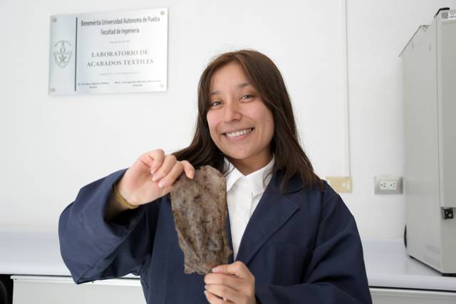Produce estudiante BUAP biopl&aacute;sticos a partir de residuos de caf&eacute;