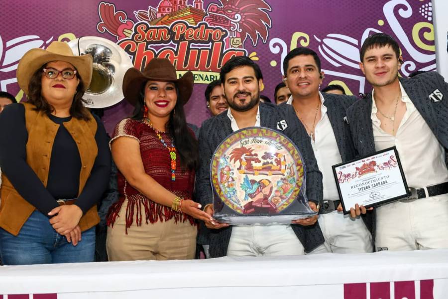 Tonantzin Fern&aacute;ndez y Banda Tierra Sagrada hacen vibrar la Gran Feria Milenaria