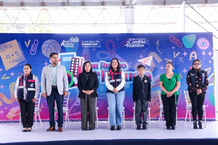 Apoya Lupita Cuautle a la econom&iacute;a de las familias con entrega de &uacute;tiles escolares