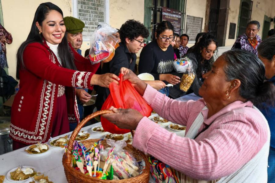 San Pedro Cholula recibe a miles de artesanos y peregrinos durante el Trueque Milenario