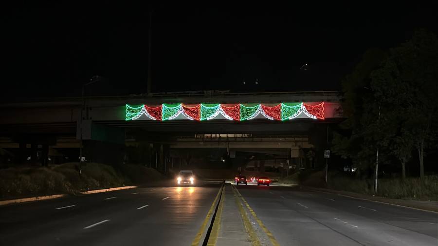 Exalta Gobierno del Estado festividades patrias con iluminaci&oacute;n de 19 bajo puentes
