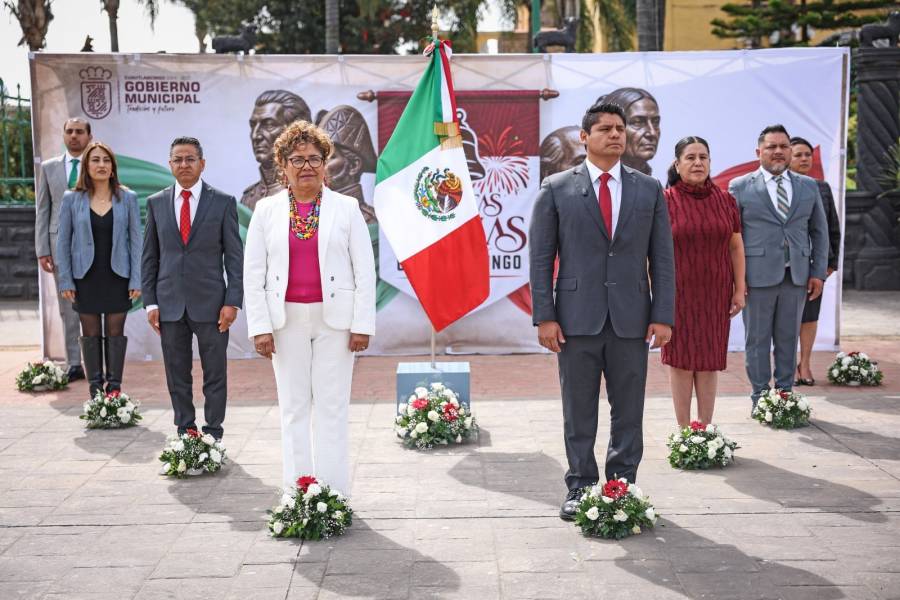 Omar Mu&ntilde;oz preside ceremonia por Independencia de M&eacute;xico