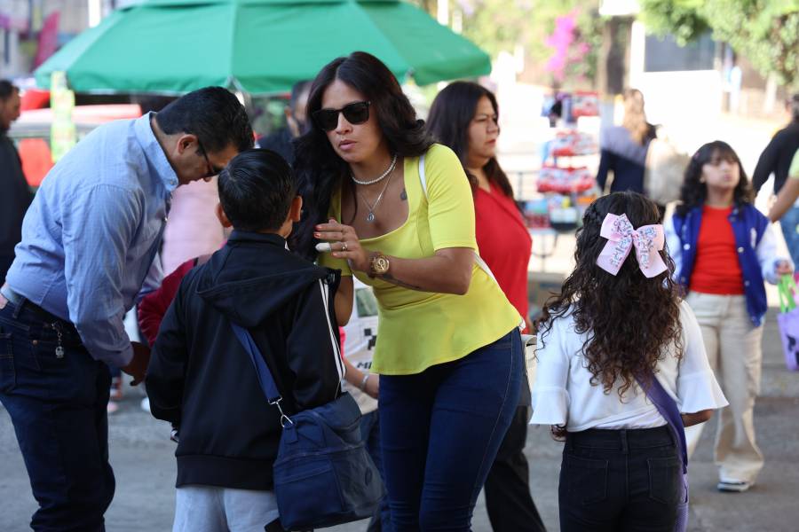 Puebla prohibir&aacute; uso de celulares durante clases en primarias y secundarias estatales