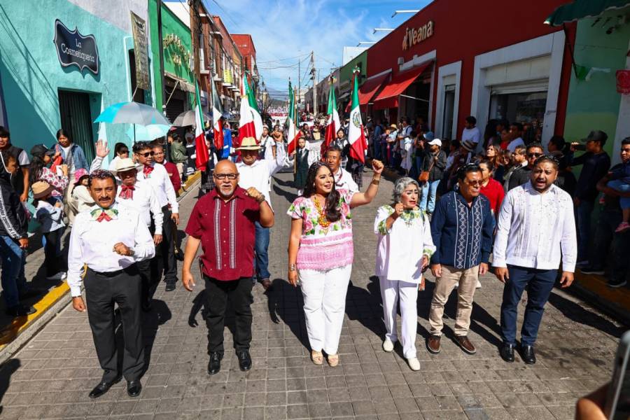 Encabeza Tonantzin Fern&aacute;ndez el desfile del 16 de septiembre con m&aacute;s de 6 mil participantes