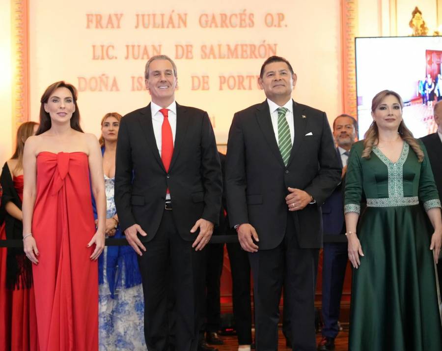 Encabezan Alejandro Armenta y Pepe Chedraui ceremonia del Grito de Independencia