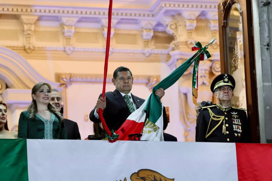 Armenta incluye a madres y familias buscadoras en su segundo Grito de Independencia en Puebla