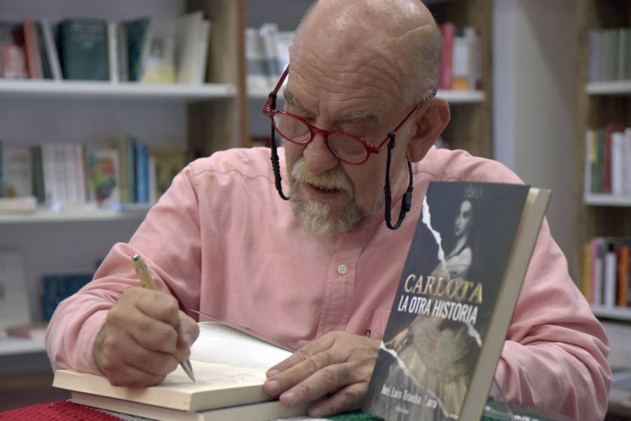 El escritor Jos&eacute; Luis Trueba Lara tuvo una charla en BUAP Librer&iacute;as del CCU
