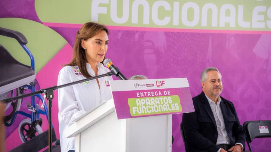 MariElise Budib entrega 60 aparatos funcionales y auditivos como parte de las acciones de inclusi&oacute;n del SMDIF