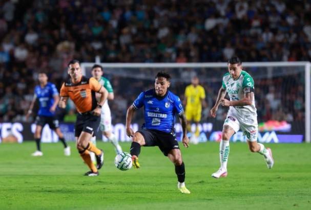 Gallos y León igualan 1-1 en La Corregidora