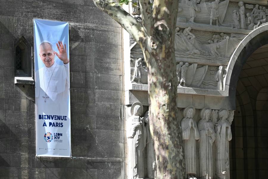 Francia se prepara para acoger al papa León XIV con un inesperado fervor