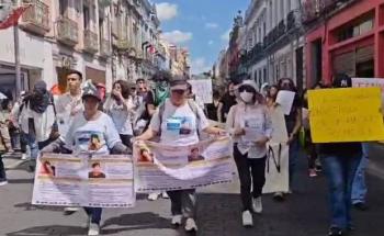 Estudiantes de la BUAP marchan en Puebla por los 43 de Ayotzinapa y j&oacute;venes desaparecidos