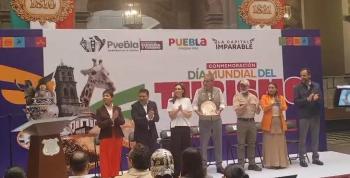 Puebla capital reconoce a sitios y personajes emblem&aacute;ticos por su aporte al turismo