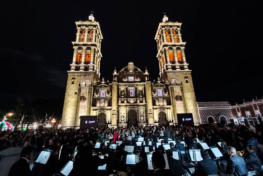 Puebla estrena nueva iluminacioacuten en la Catedral con 460 puntos de luz