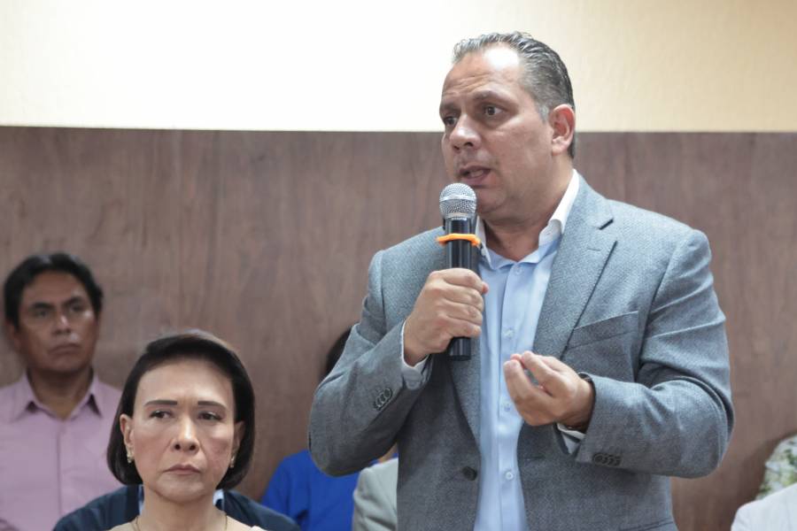 Alejandro Carvajal levanta la mano por la alcald&iacute;a de Puebla en 2027