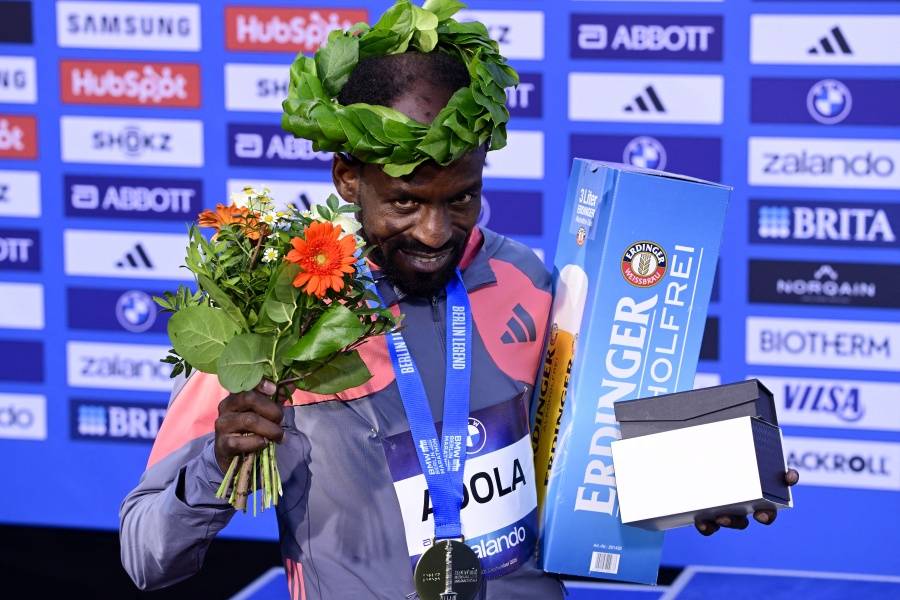El etíope Guye Adola gana su segundo maratón de Berlín