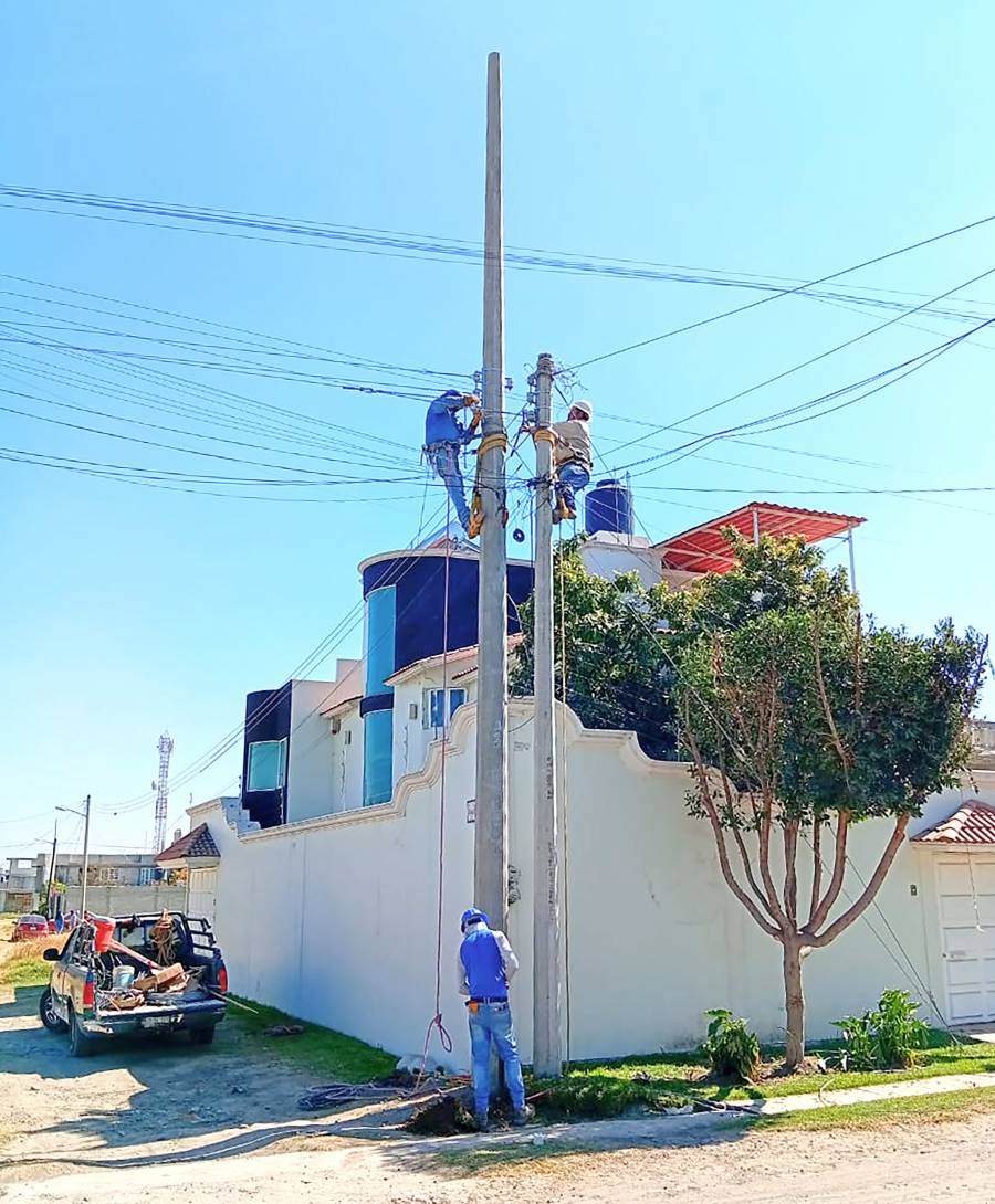 Ayuntamiento de San Mart&iacute;n Texmelucan ampl&iacute;a red el&eacute;ctrica en San Rafael Tlanalapan