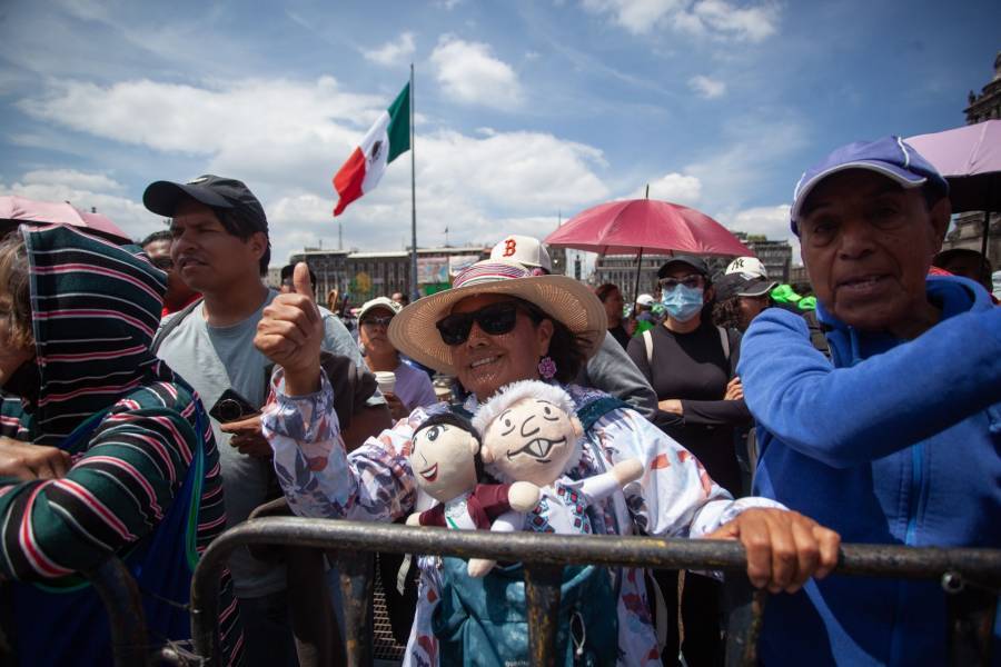 M&aacute;s de 200 mil personas acuden al Z&oacute;calo para mensaje de Sheinbaum