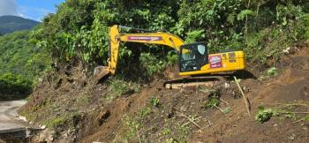 Atienden deslaves en carreteras de la Sierra Norte por lluvias