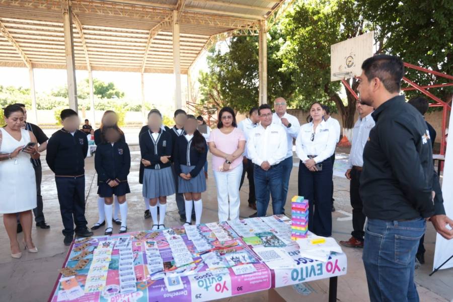En Chiautla de Tapia, el diputado P&aacute;vel Gaspar acompa&ntilde;a a la diputada Celia Bonaga en la Jornada de Educaci&oacute;n Integral en Sexualidad