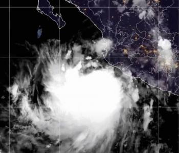 Rachel se convierte en hurac&aacute;n y provoca lluvias intensas en varios estados
