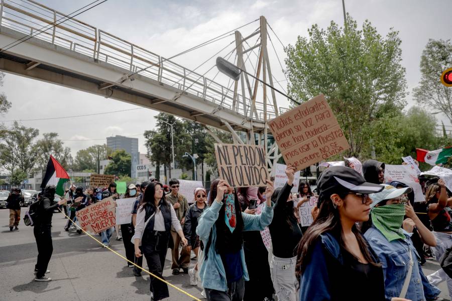 Universitarios marchan en Puebla por el 2 de octubre y exigen justicia por estudiantes desaparecidos