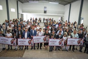 Omar Mu&ntilde;oz reconoce la excelencia con Becas San Juan