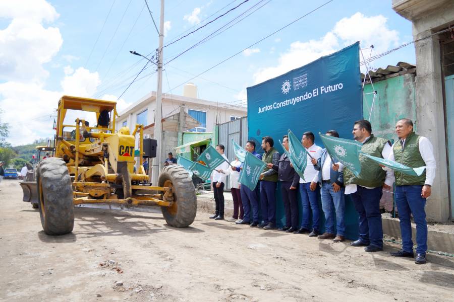 Inicia gobierno de Juan Manuel Alonso construcci&oacute;n con adoqu&iacute;n de la calle L&aacute;zaro C&aacute;rdenas en Tecaltzingo