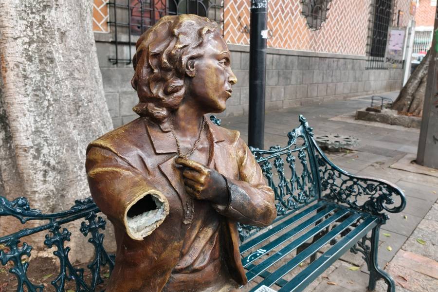 Escultura de Elena Garro ser&aacute; restaurada tras nuevos da&ntilde;os en el Centro Hist&oacute;rico
