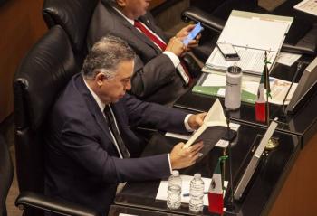 Enrique Inzunza entrega informe en el Senado tras meses de ausencia y en medio de se&ntilde;alamientos en su contra