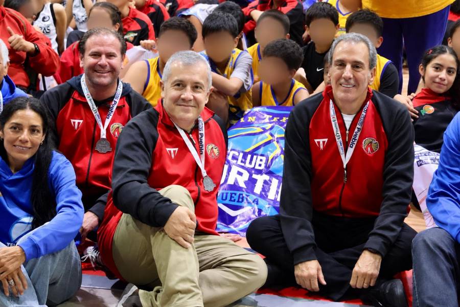 Acompa&ntilde;a Pepe Chedraui a j&oacute;venes basquetbolistas en la final estatal de la Liga Telmex-Telcel 2026