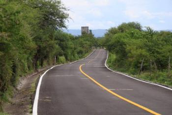 Gobierno estatal abre conexi&oacute;n con Morelos con la pavimentaci&oacute;n de la carretera Achichipico – San Miguel