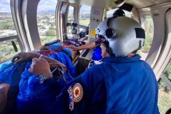 Con traslado m&eacute;dico a&eacute;reo de Acatl&aacute;n a Tehuac&aacute;n, Gobierno Estatal asegura atenci&oacute;n oportuna