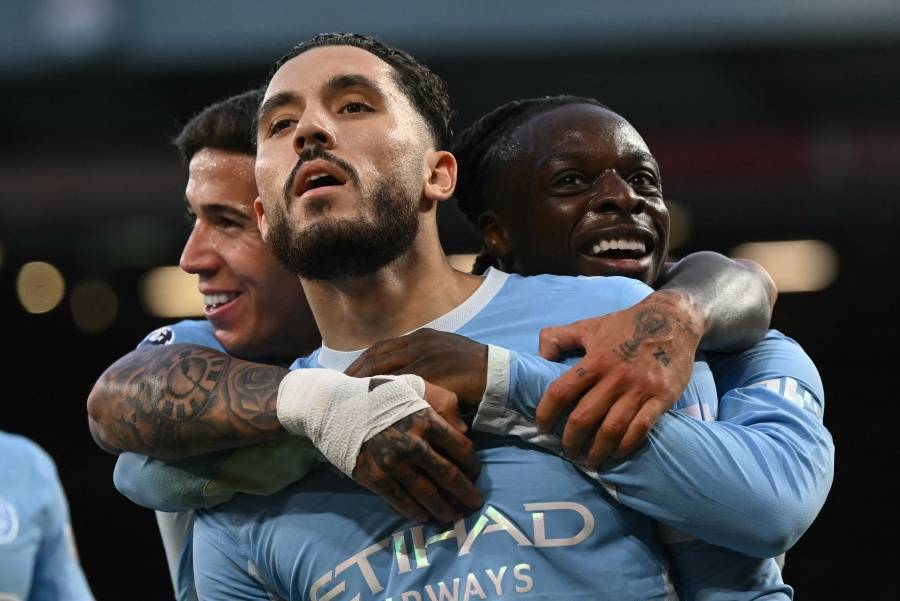 Manchester City aparca sus problemas extradeportivos con una goleada en Anfield