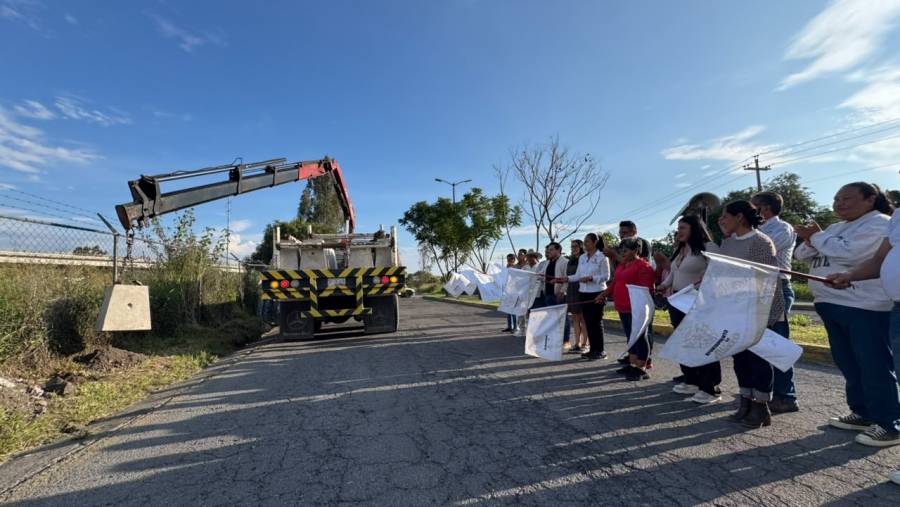 Atlixco se ilumina con nuevos puntos de luz; Ariadna Ayala inicia obra de alumbrado