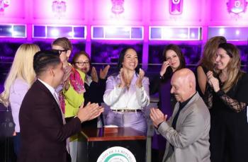 Liz S&aacute;nchez encabeza Encendido de Luces en el Senado para impulsar una agenda de salud digna en la menopausia