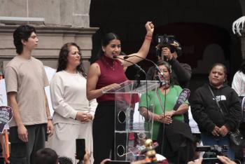 Gabriela “La Bonita” S&aacute;nchez formaliza registro para buscar candidatura de Morena a la alcald&iacute;a de Puebla