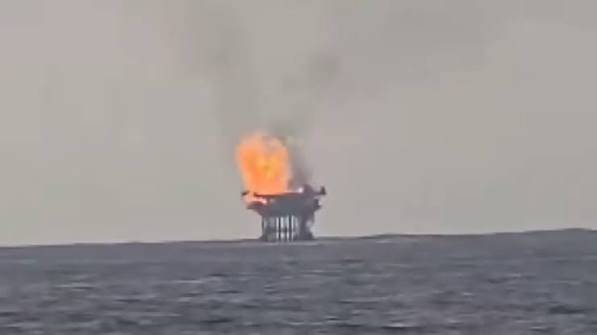 Incendio en plataforma de Pemex frente a Campeche activa protocolos de emergencia; no se reportan lesionados